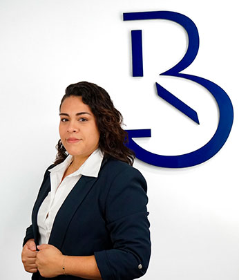 "Abogado laboral asesorando empresa en Lima"