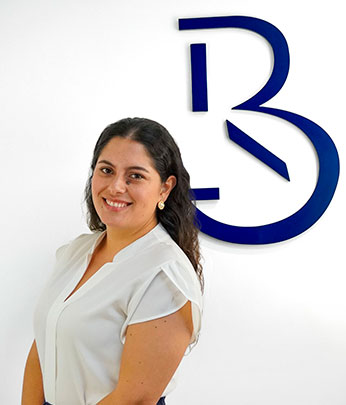 "Abogado laboral asesorando empresa en Lima"